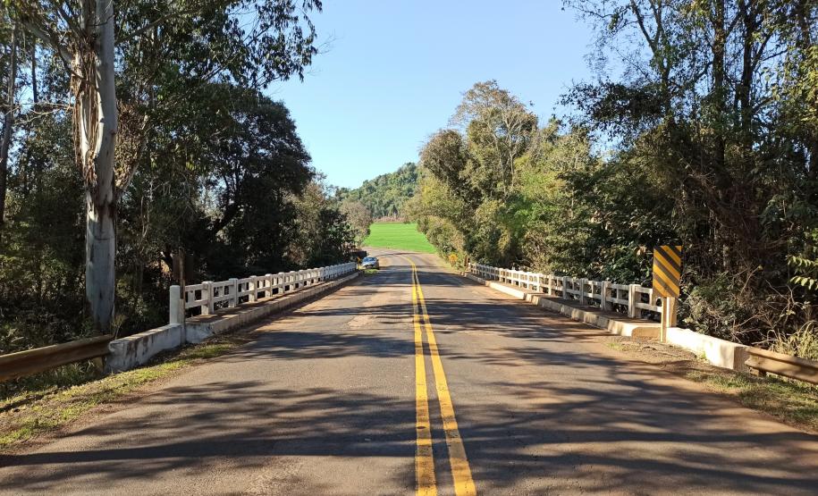 Ponte Rio Mombuco PR-281 no limite entre Salto do Lontra e Nova Esperança do Sudoeste