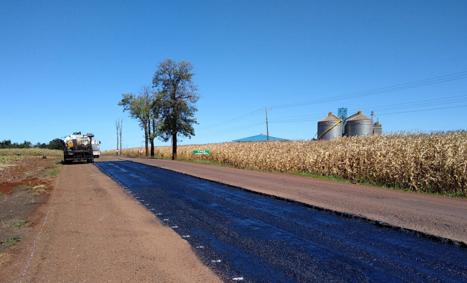 Serviços de conservação na PR-239 entre Assis Chateaubriand e Bragantina