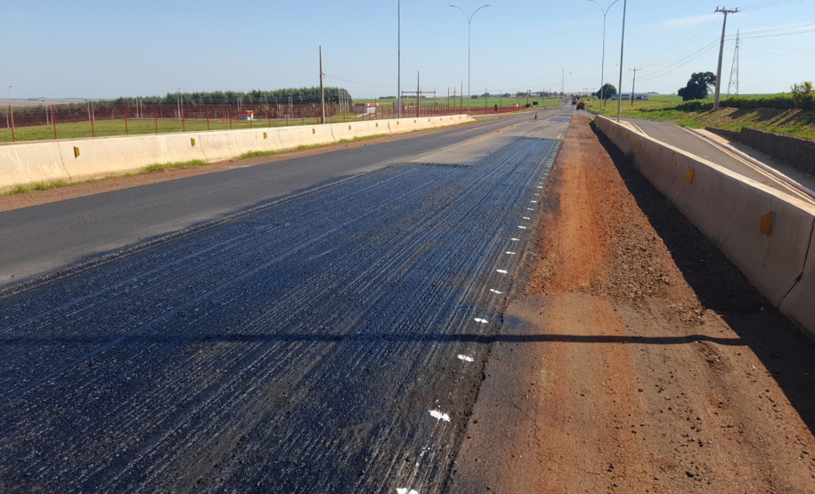 Serviços de conservação na PR-239 entre Assis Chateaubriand e Bragantina