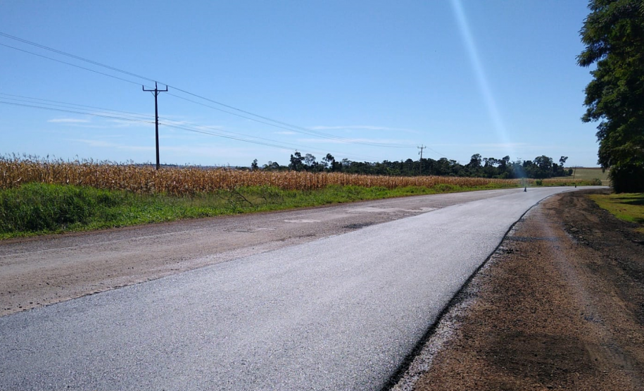 Serviços de conservação na PR-239 entre Assis Chateaubriand e Bragantina