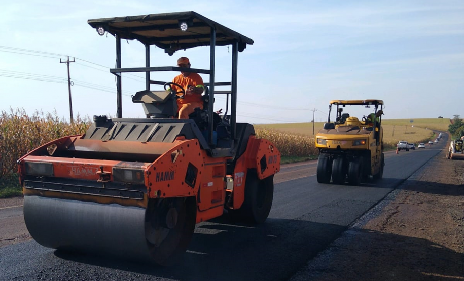 Serviços de conservação na PR-239 entre Assis Chateaubriand e Bragantina