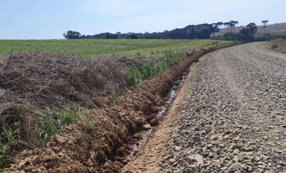 PR-433 Escavação de sarjetas