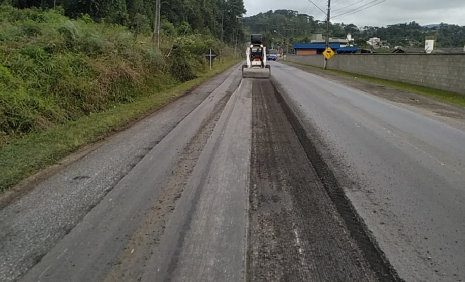 Fresagem do pavimento danificado