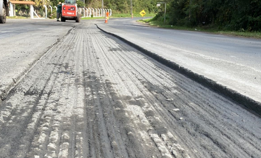 Fresagem do pavimento danificado