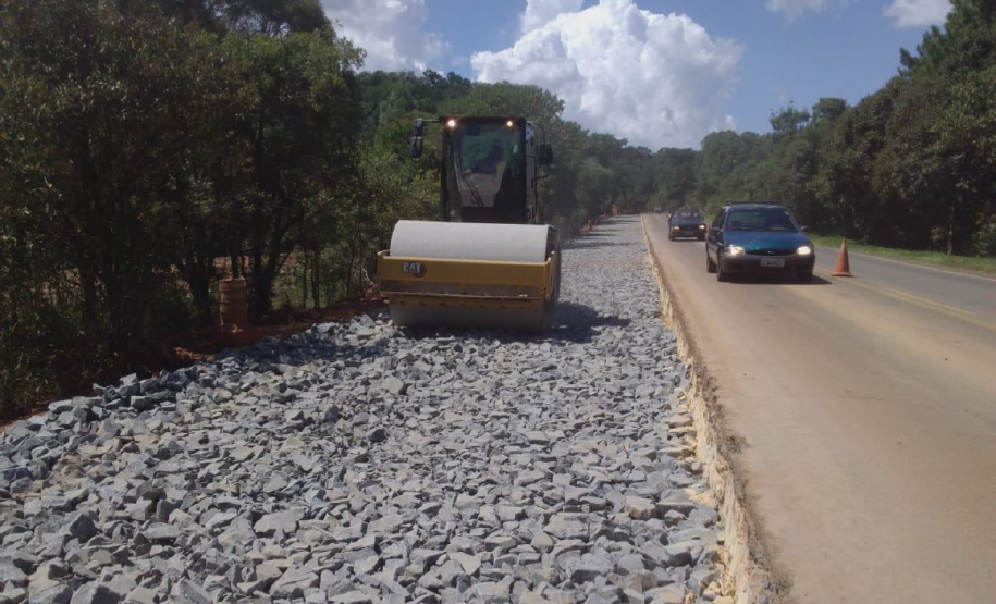 Obra de terceiras faixas na PR-160 em Imbaú