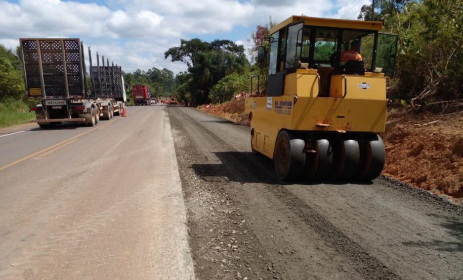 Obra de terceiras faixas na PR-160 em Imbaú