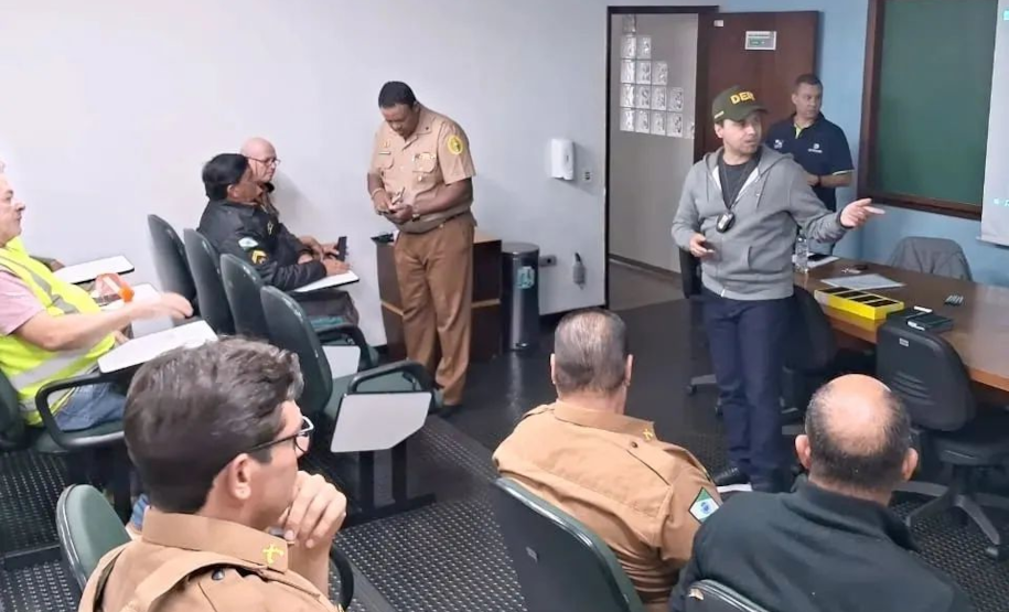 Treinamento de agentes do DER/PR e do CMEIV