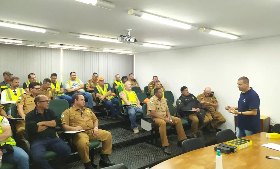 Treinamento de agentes do DER/PR e do CMEIV