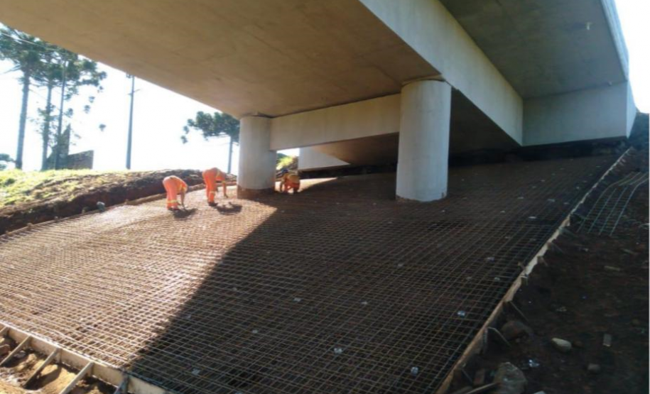 Viaduto Av. Bento Munhoz de Rocha Neto na PRC-280 em Palmas