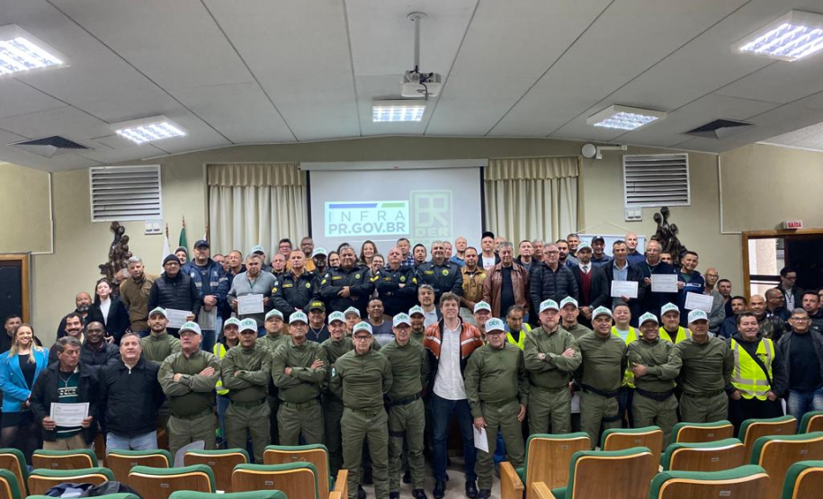 Formação do curso de agentes de trânsito do DER/PR