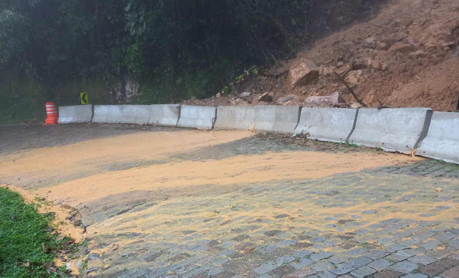 Estrada da Graciosa é fechada temporariamente devido ao excesso de chuvas