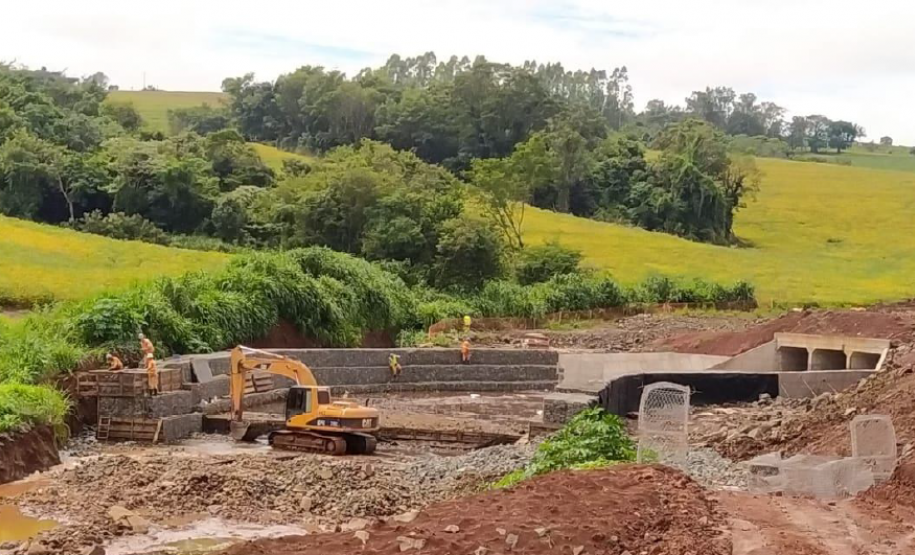 Contorno de Jandaia do Sul - drenagem canal de escoamento em gabião