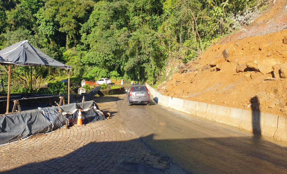 Retomado tráfego de veículo em trecho em obras
