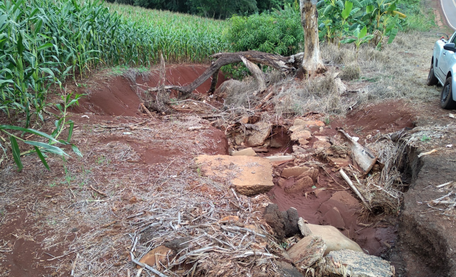 PR-551 em Doutor Camargo - erosão km 22,52