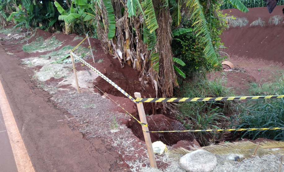 PR-551 em Doutor Camargo - erosão km 23,90