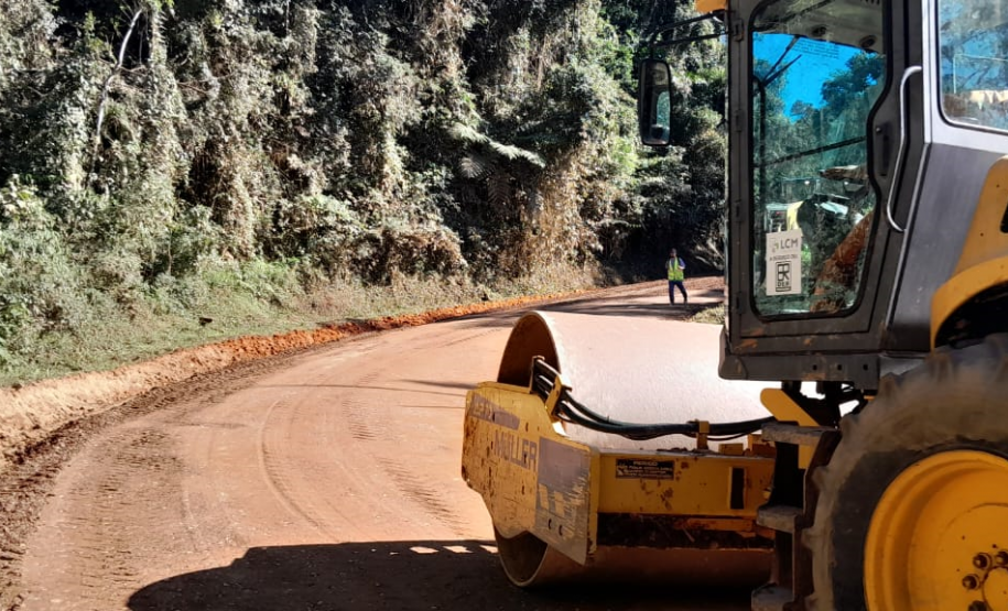 Conservação da PR-092 entre Cerro Azul e Doutor Ulysses