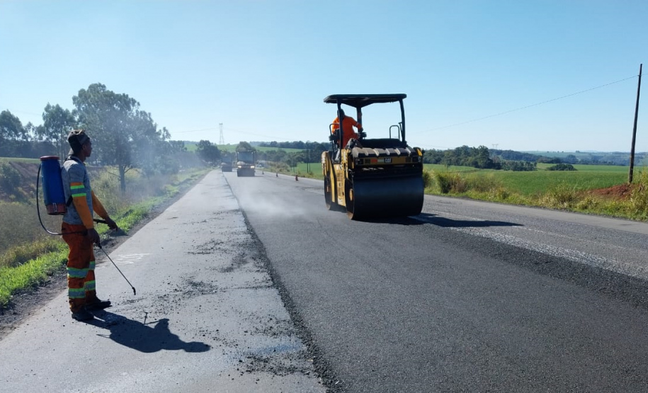 Serviços de conservação na PR-092 entre Wenceslau Braz e Jaguariaíva