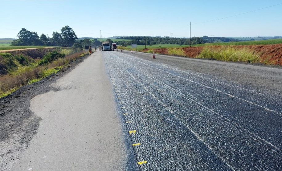 Serviços de conservação na PR-092 entre Wenceslau Braz e Jaguariaíva