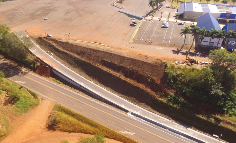 Passarela de Bandeirantes e nova rotatória da BR-369