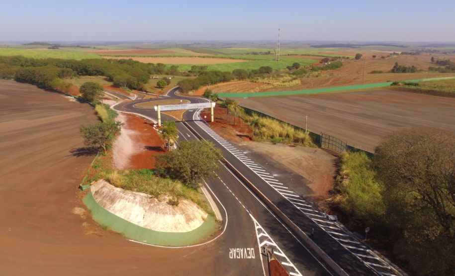 Passarela de Bandeirantes e nova rotatória da BR-369