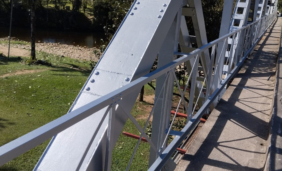 Serviços na ponte sobre o Rio Nhundiaquara em Porto de Cima, Morretes