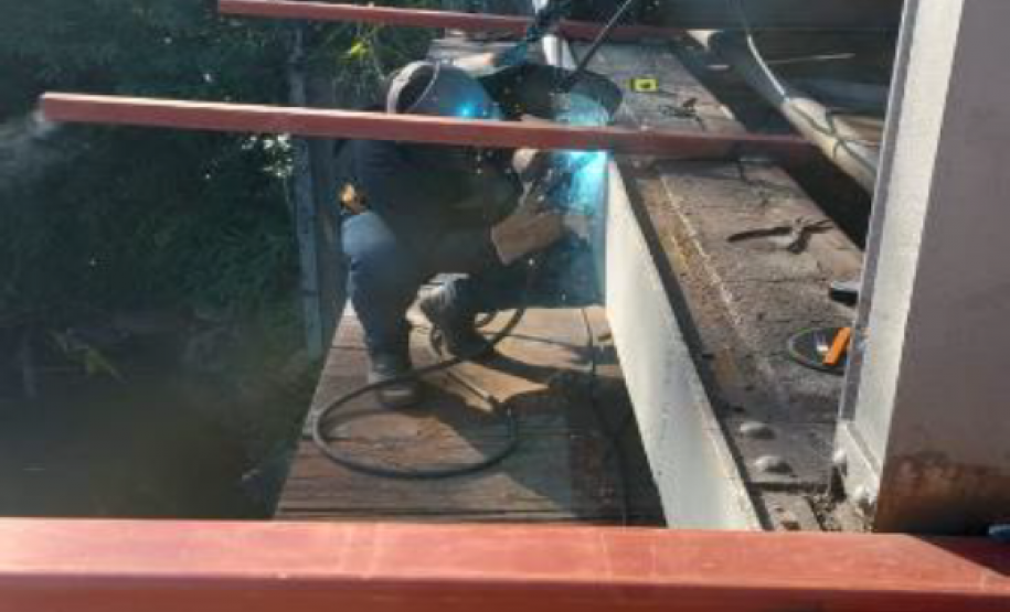 Serviços na ponte sobre o Rio Nhundiaquara em Porto de Cima, Morretes