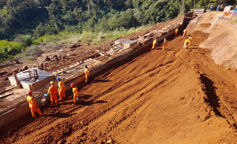 Recuperação da PR-182 em Salgado Filho