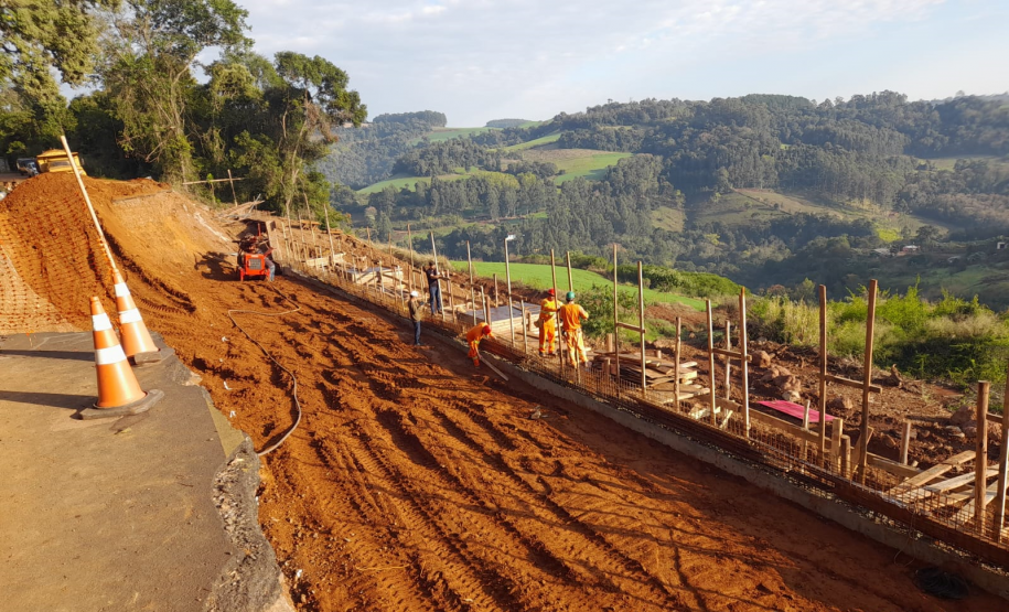 Recuperação da PR-182 em Salgado Filho