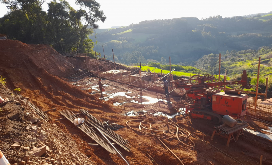 Recuperação da PR-182 em Salgado Filho