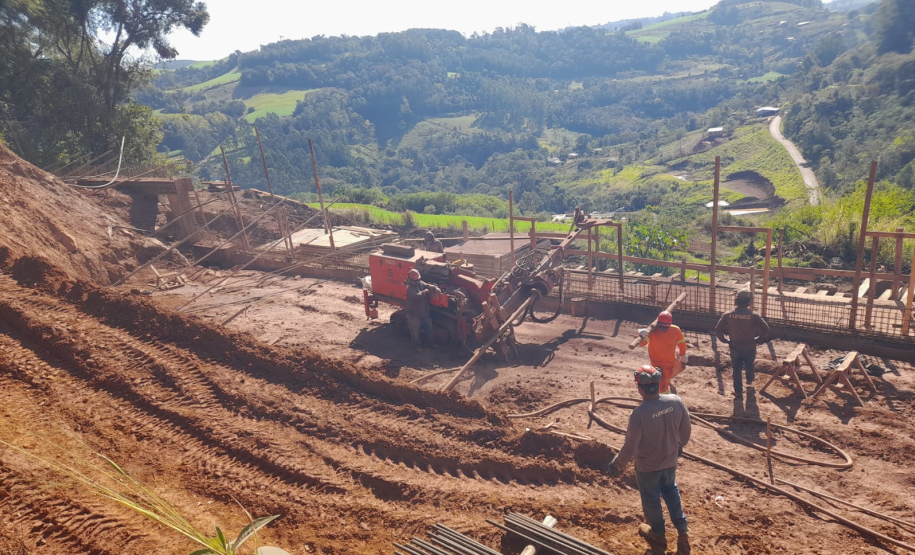 Recuperação da PR-182 em Salgado Filho