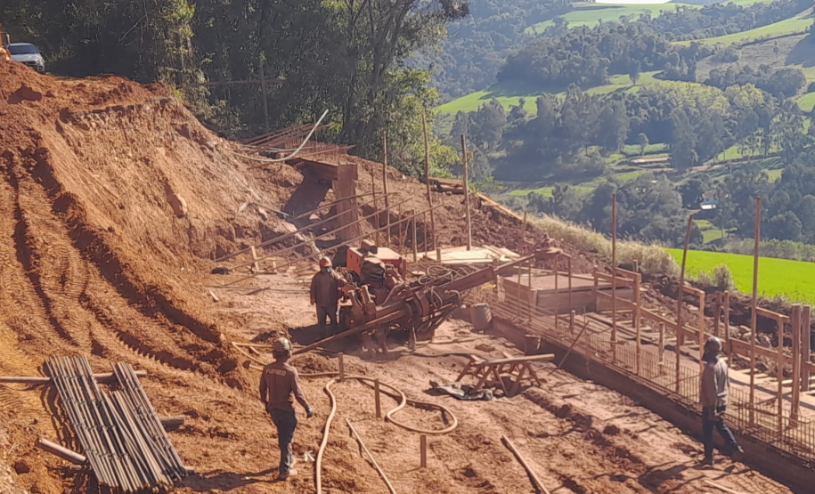 Recuperação da PR-182 em Salgado Filho