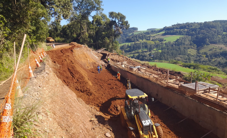 Recuperação da PR-182 em Salgado Filho