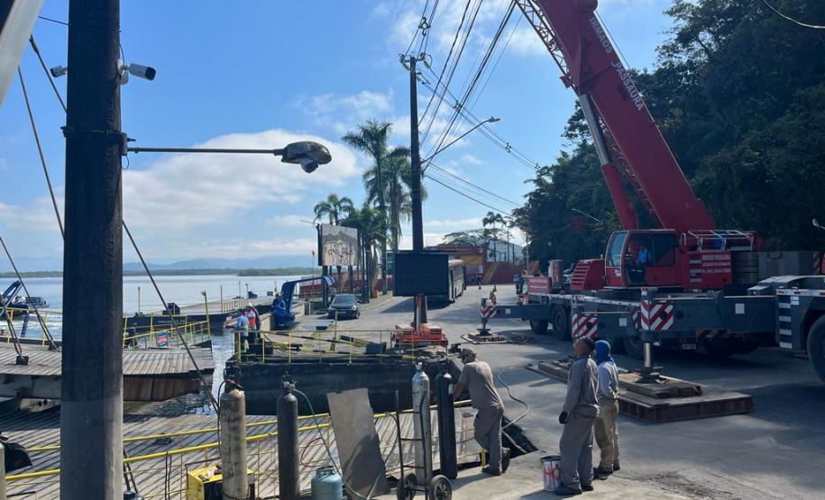 Troca de ponte flutuante no ferry boat de Guaratuba