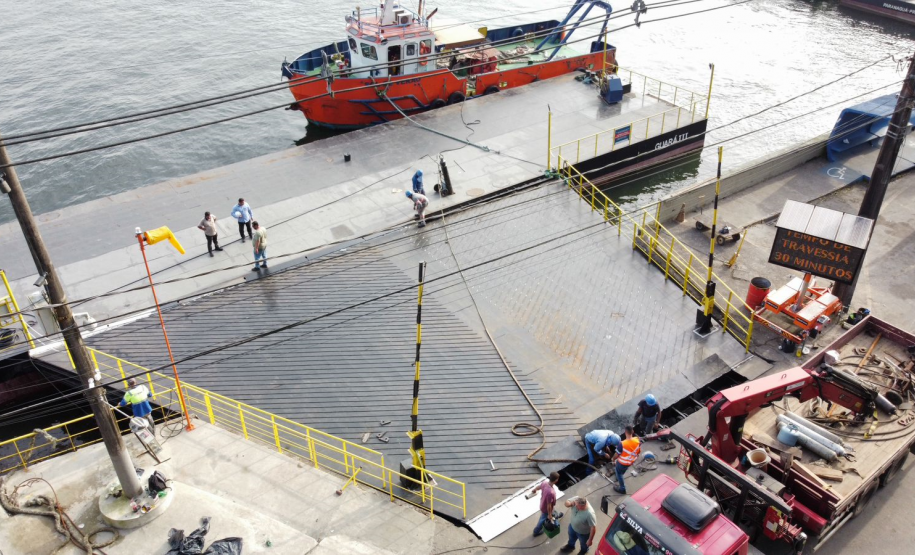 Troca de ponte no ferry boat de Guaratuba