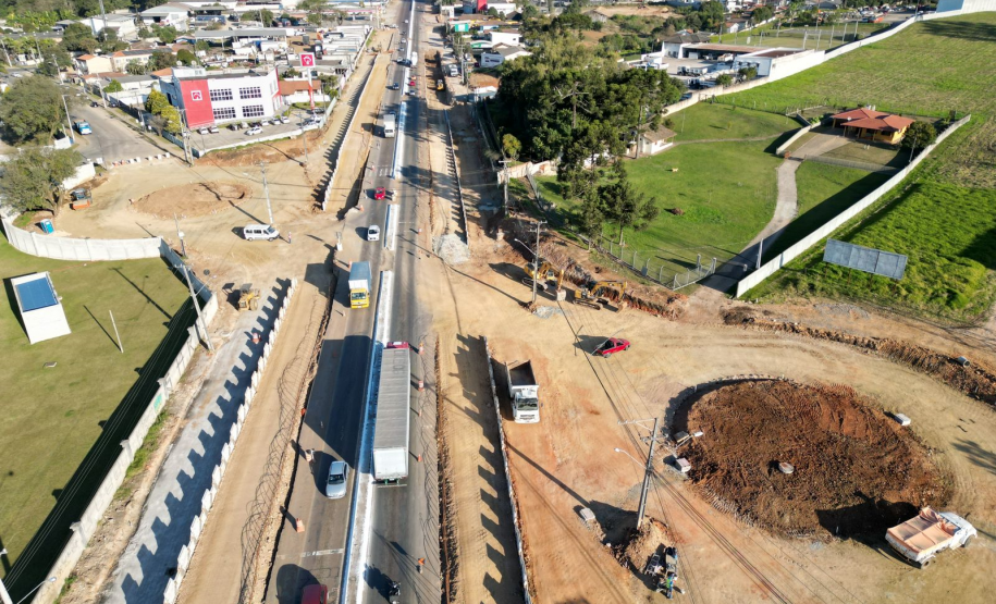 Obras do novo viaduto em São José dos Pinhais