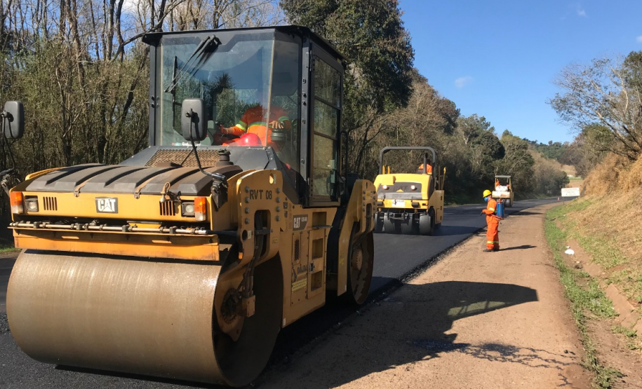Serviços de conservação do pavimento e faixa de domínio de rodovias estaduais