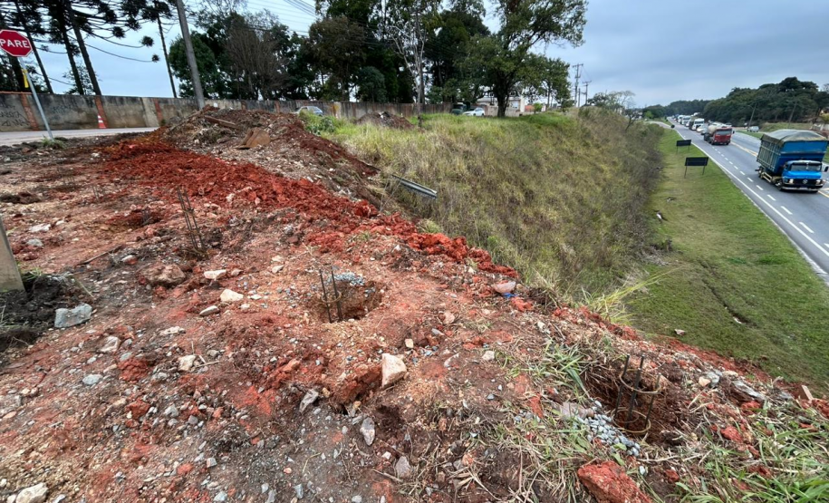 Fundação das novas calçadas do viaduto da Rua Newton Laporte