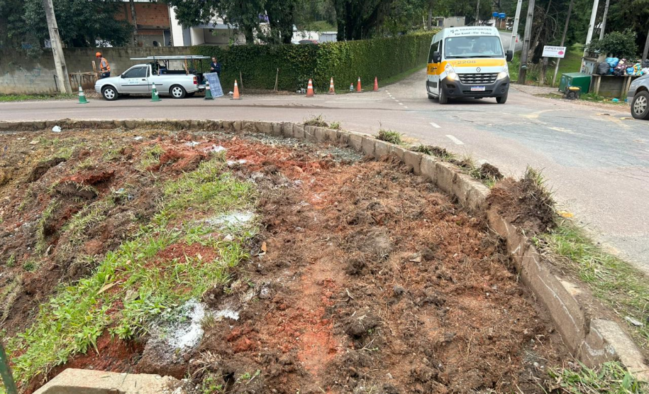 Fundação das novas calçadas do viaduto da Rua Newton Laporte