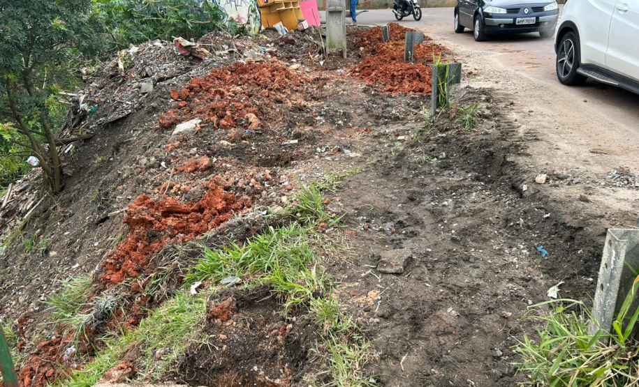 Fundação das novas calçadas do viaduto da Rua Newton Laporte