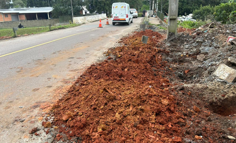 Fundação das novas calçadas do viaduto da Rua Newton Laporte