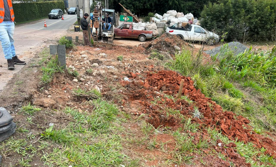 Fundação das novas calçadas do viaduto da Rua Newton Laporte