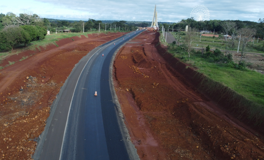 Pavimentação aduana a viaduto Av. General Meira