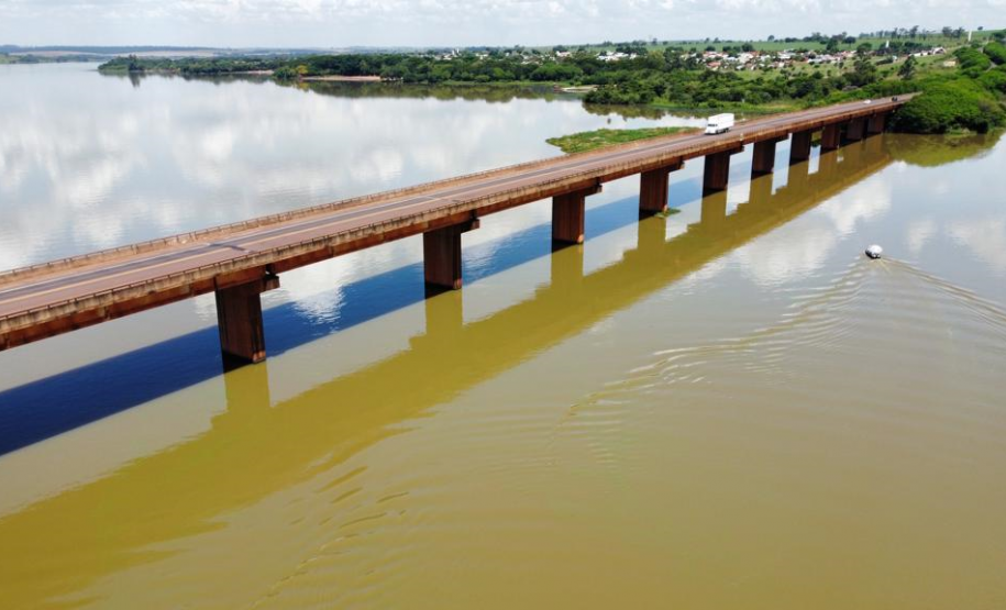 Ponte bloqueada entre Paraná e São Paulo
