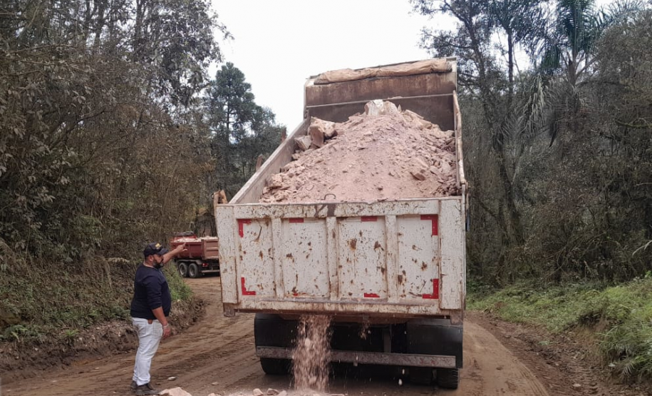 Cascalhamento da PR-090 em Campo Largo