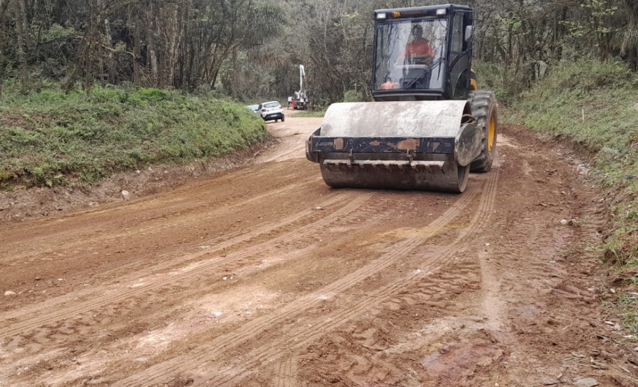 Cascalhamento da PR-090 em Campo Largo