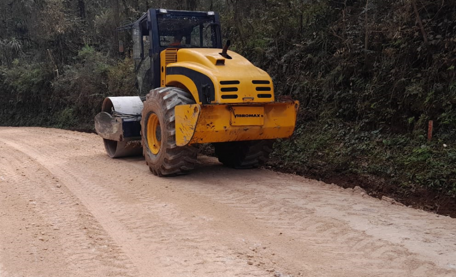Cascalhamento da PR-090 em Campo Largo