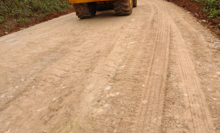 Cascalhamento da PR-090 em Campo Largo