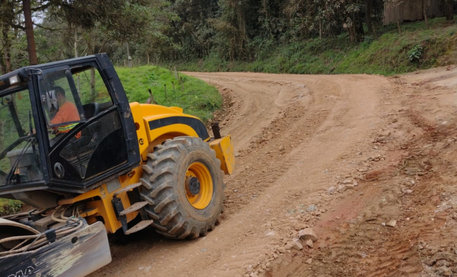 Cascalhamento da PR-090 em Campo Largo