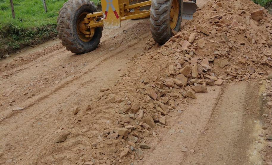 Cascalhamento da PR-090 em Campo Largo