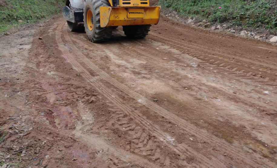 Cascalhamento da PR-090 em Campo Largo